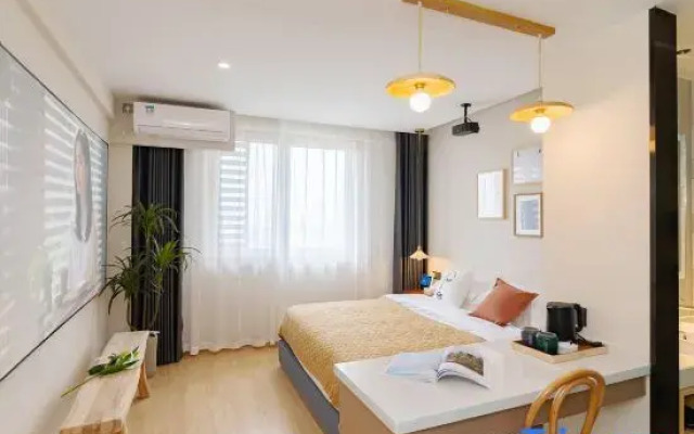 Lily Smart Hotel (Hefei 1912 Bar Street)