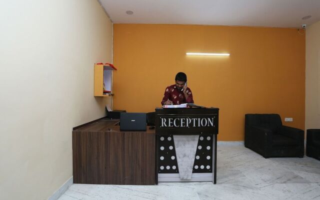 Capital O 30956 Moon Light