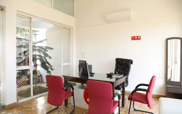 White Hall By OYO Rooms