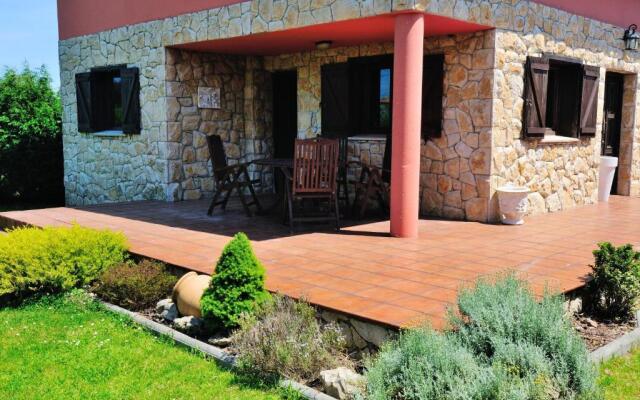 House With 3 Bedrooms in Albuerne, With Enclosed Garden - 6 km From th