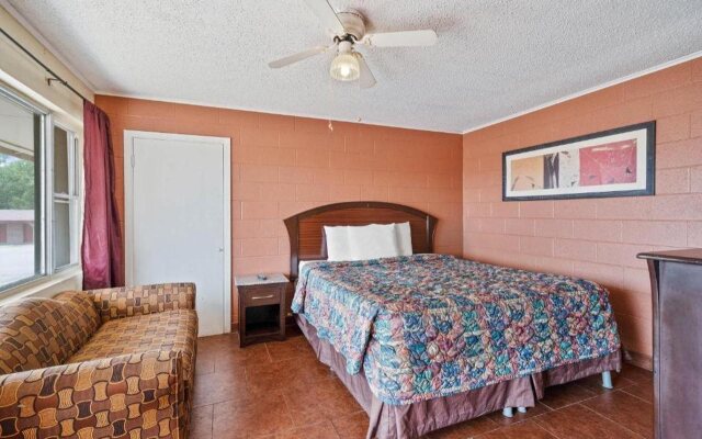 Capital O Hotel Beeville - US 181