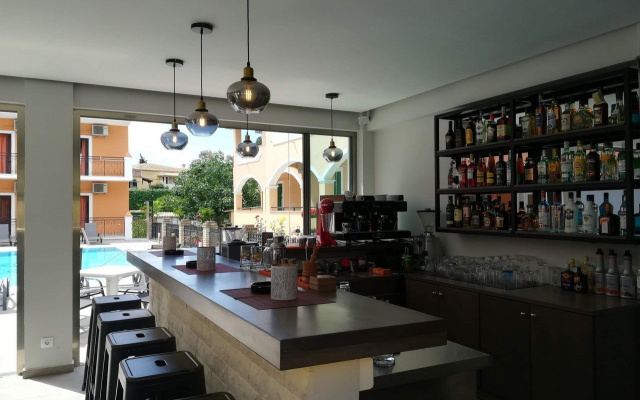 Dionisos Apartments