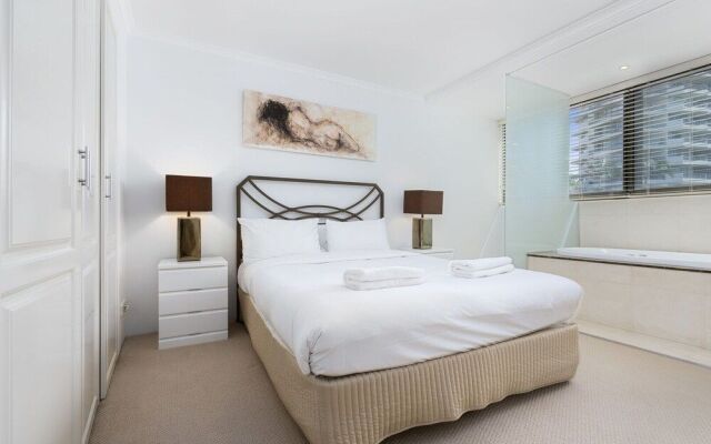 Premiere Apartments -HR Surfers Paradise
