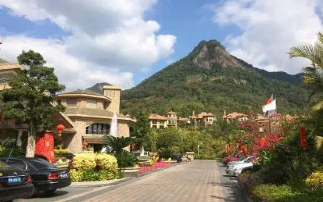 Splendid Xiangjiang Hot Spring Villa