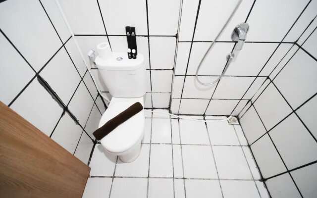 New And Modern Studio At The City Square Apartment