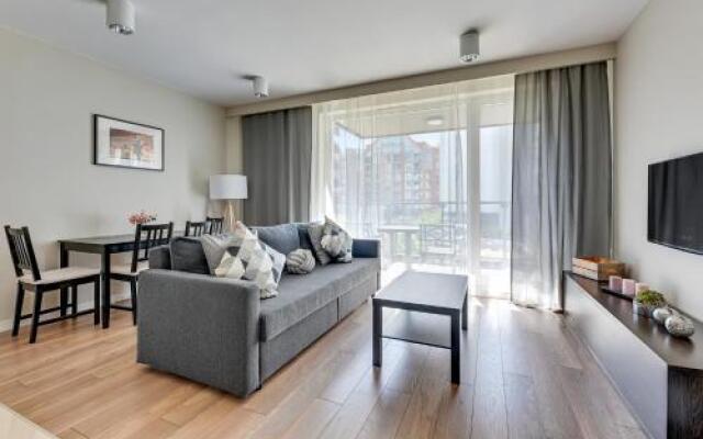 Chmielna Park by Sun & Snow