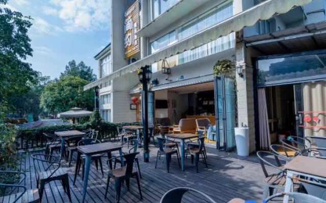 Dongjiang Lake Simple Holiday Villa