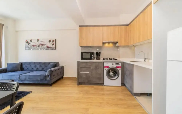Exquisite Flat With Shared Pool in Kepez