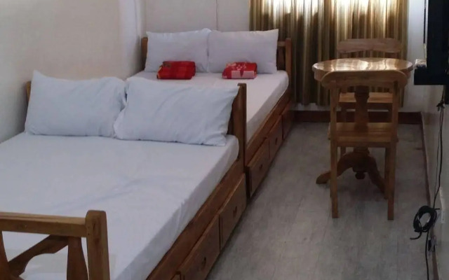 Rooms 498 Hostel