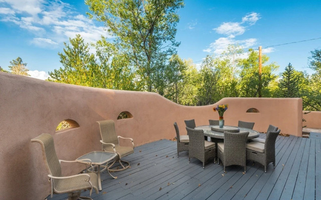 Encantada - Spacious and Luxurious Home, Walk to The Plaza