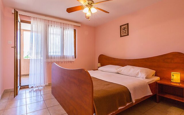 Apartment Delfin Karlobag 28307