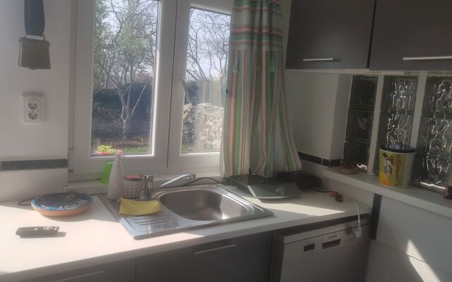 Lovely 2-bed House in Klarici Close to Pula