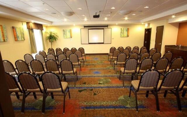 Holiday Inn Express Hotel & Suites Chicago-Algonquin by IHG