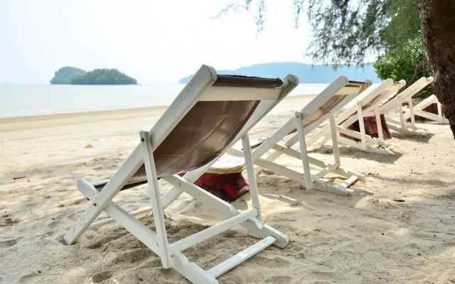 J2B Beach Bungalows