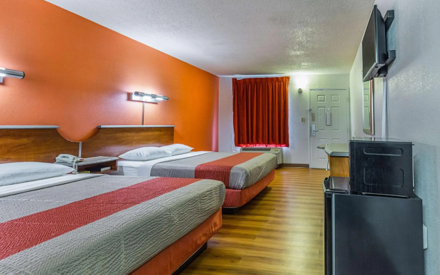 Motel 6 Mount Vernon, IL