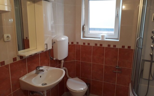 Inviting Very Nice 3 Bed Family Apartment In Nis