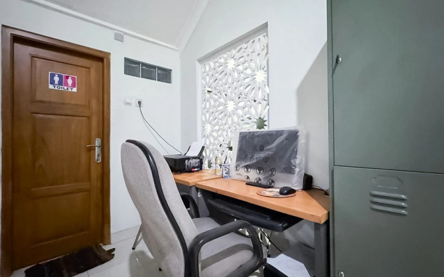 RedDoorz Syariah near RS Awal Bros Panam Pekanbaru