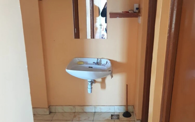 Cosy Sunflower House Nairobi with Wi-Fi