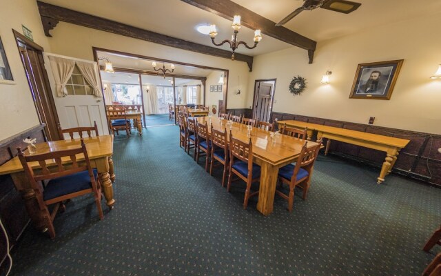 Dawson Falls Mountain Lodge