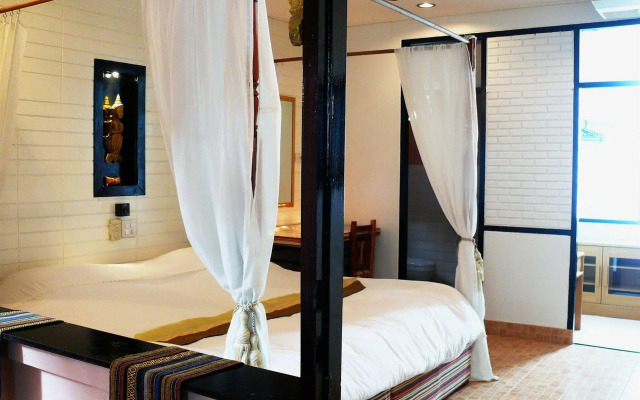 Hollanda Montri Guesthouse