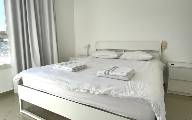 Stylish 3BR Golf Residence Eilat