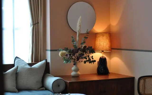 room2 Chiswick