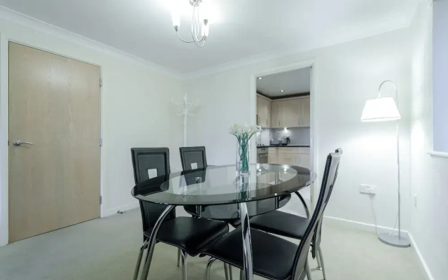 Roomspace Apartments-Courtyard Guildford