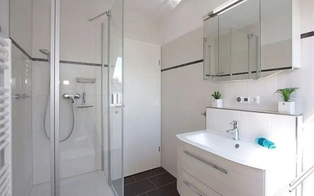 Albatros in the House of Aquarius