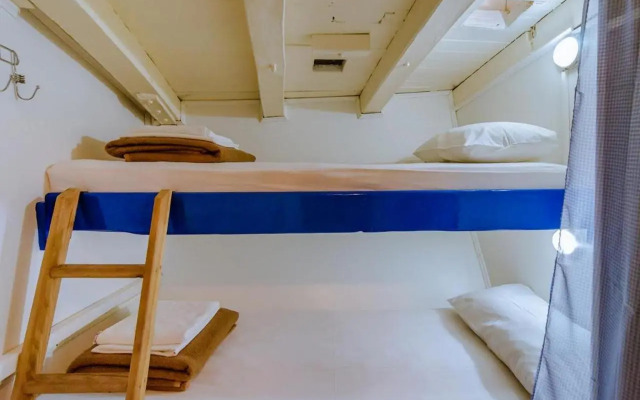 Rhythm Floating Hostel - Zadar