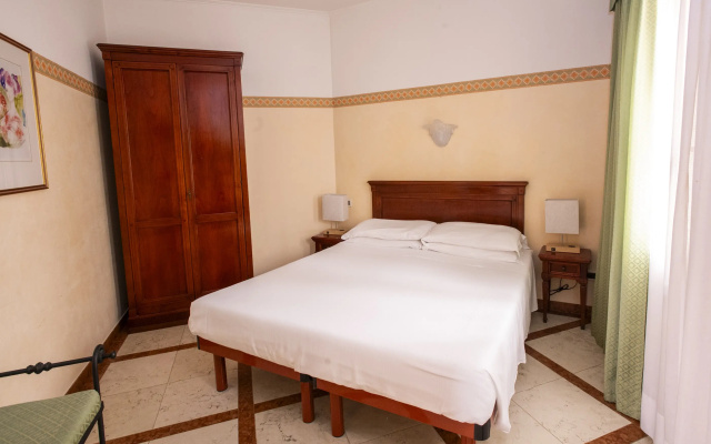 Russo Palace Hotel