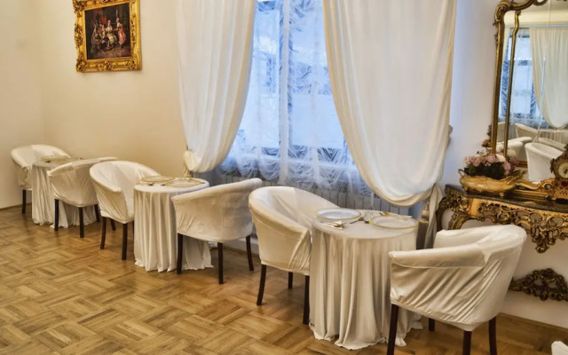 Conacul Coroanei Luxury Boutique Hotel