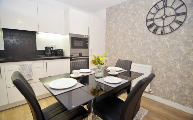 London Chic 2-bed Apartment With Stunning Views