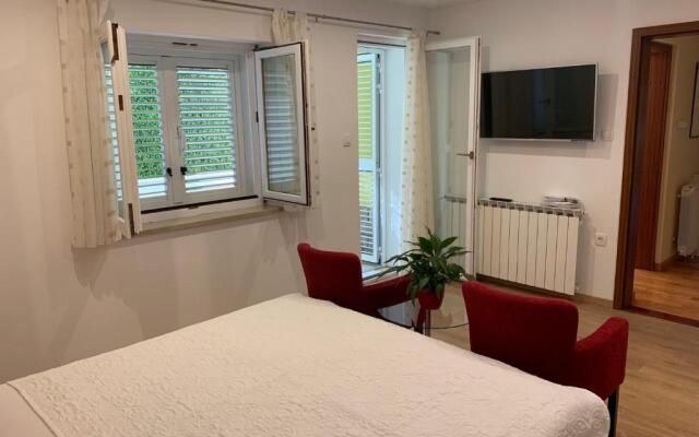 Apartments & Rooms Marina