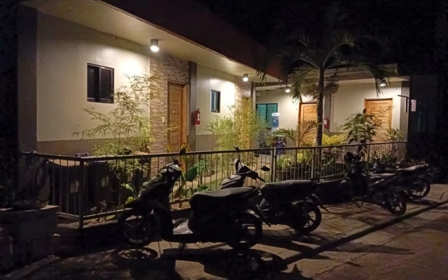 HM&B Backpackers Inn