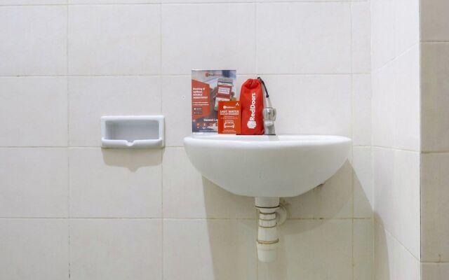 RedDoorz near Widya Mandala University