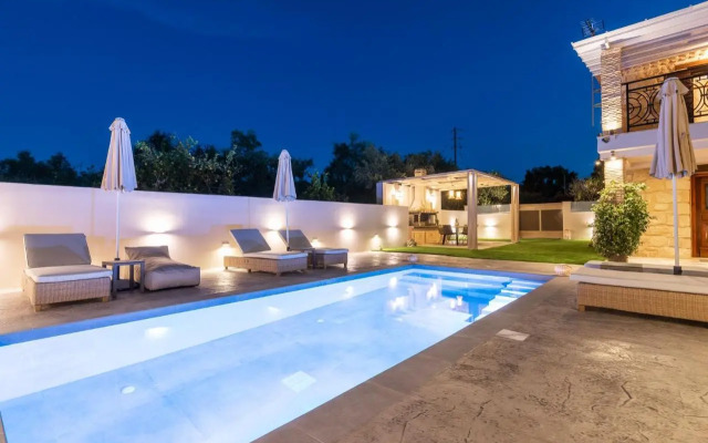 Artemis Luxury Villa