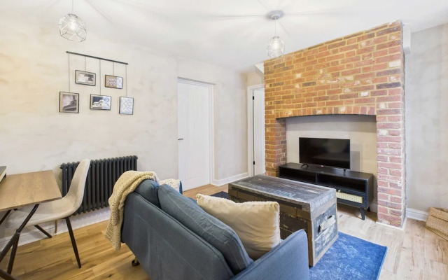 Host Stay Dame Alice Street