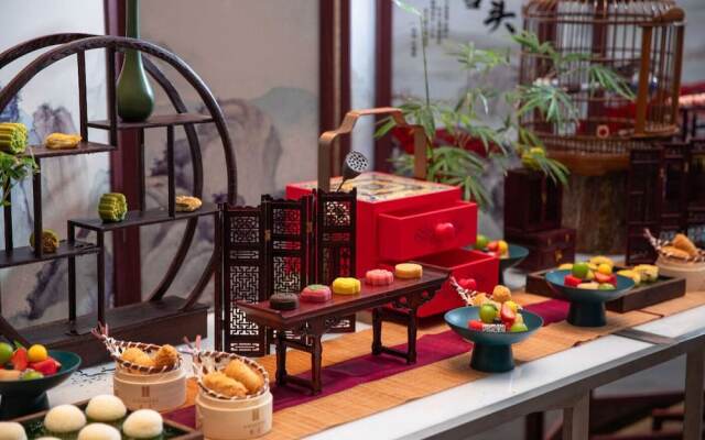 Hualuxe Sanya Yalong Bay Resort