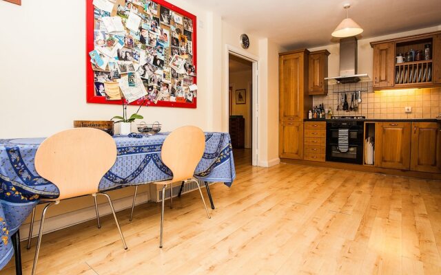 Gorgeous Spacious 3 Bed Apartment in Clapham