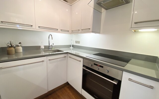 Apartment Next to Victoria Station