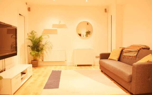 Cosy 1 Bed Basement Flat in Shepherds Bush