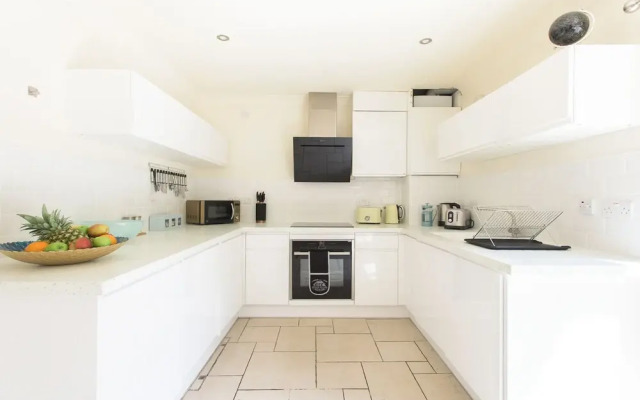 Platinum Apartment Mornington Crescent 9986