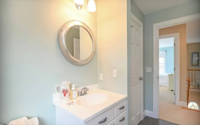 Stunning 5 Bdr, Walk to York Harbor Beach!