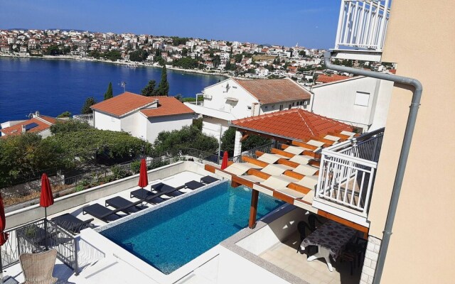 Heated Infinity Pool, Family Apartment With Panoramic sea View 3