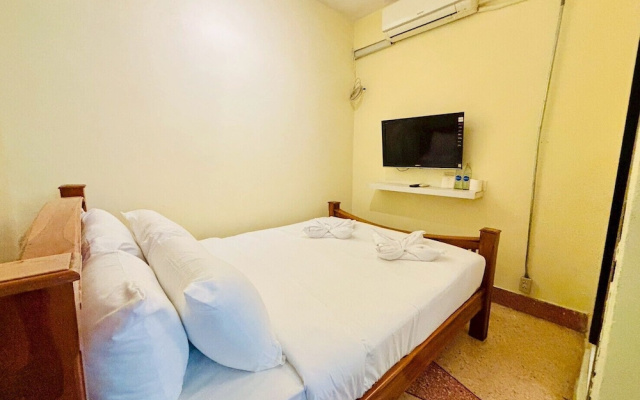 Sukhum Charoen Krung Tak-Sin guest house