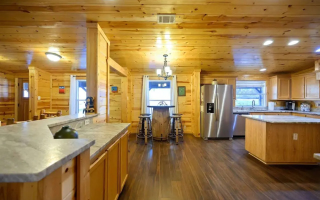 Outlaw Rose Cabin for 8!