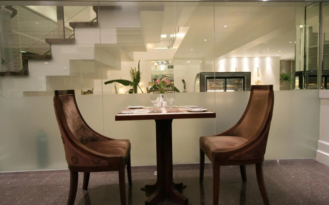 Hotel St Ellis