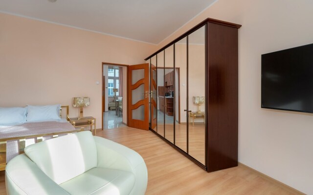 Studio centrum Poznań by Renters
