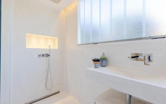 SERRENDY Splendid 3-bedroom apartment within an upscale