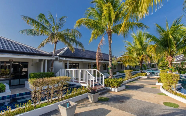 Blu Boat Pool Access Resort and Villas